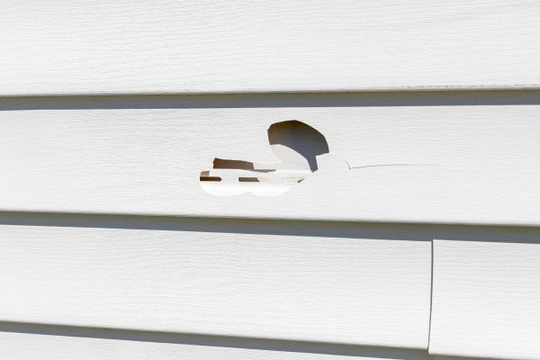Cost of White Vinyl Siding Repair in Jupiter